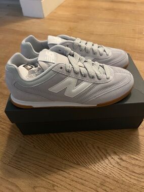 New Balance Women’s Low-Top Sneakers Size 7.5 New!!